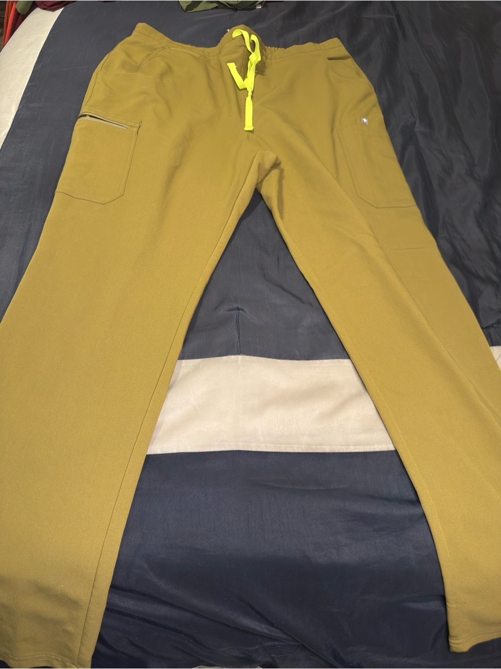 FIGS WOMEN- Olive Green Drawstring Pants
XL/T
